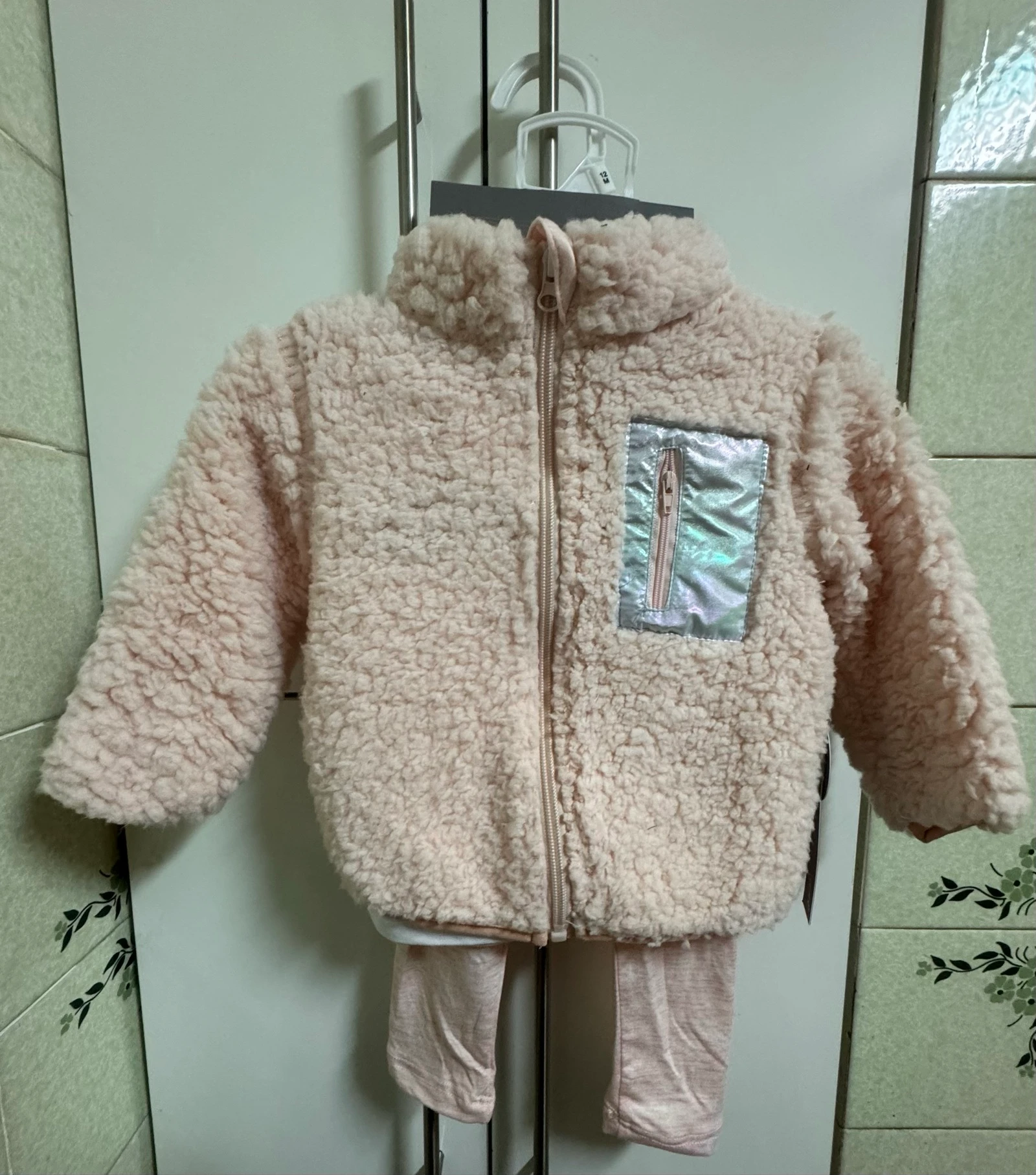 Conjunto 3 piezas niña 12M Young Hearts Sport - Chaqueta borreguito + Camiseta + Leggings